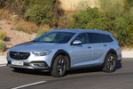 Opel Insignia 2.0 CDTi BiTurbo Start & Stop 154 kW (210 CV) 4x4 AT8 Country Tourer Turismo familiar Plata Magnetic Exterior Frontal-Lateral 5 puertas