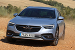 Opel Insignia 2.0 CDTi BiTurbo Start & Stop 154 kW (210 CV) 4x4 AT8 Country Tourer Turismo familiar Plata Magnetic Exterior Frontal-Lateral 5 puertas