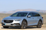 Opel Insignia 2.0 CDTi BiTurbo Start & Stop 154 kW (210 CV) 4x4 AT8 Country Tourer Turismo familiar Plata Magnetic Exterior Frontal-Lateral 5 puertas