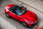 Mazda MX-5 2.0 SKYACTIV-G 184 CV Soft Top Descapotable Soul Red Crystal Exterior Cenital-Lateral-Frontal 2 puertas