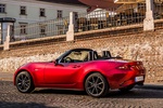 Mazda MX-5 2.0 SKYACTIV-G 184 CV Soft Top Descapotable Soul Red Crystal Exterior Lateral-Posterior 2 puertas