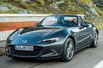 Mazda MX-5 2.0 SKYACTIV-G 184 CV Soft Top Descapotable Machine Grey Exterior Frontal-Lateral 2 puertas