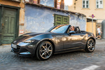 Mazda MX-5 2.0 SKYACTIV-G 184 CV Soft Top Descapotable Machine Grey Exterior Frontal-Lateral 2 puertas