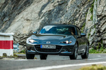 Mazda MX-5 2.0 SKYACTIV-G 184 CV Soft Top Descapotable Machine Grey Exterior Frontal 2 puertas