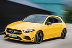 Mercedes-Benz Clase A AMG 35 4MATIC AMG 35 4MATIC Paquete aerodin&aacute;mico AMG Turismo Sun Yellow Exterior Frontal-Lateral 5 puertas