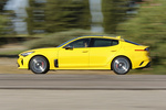 KIA Stinger  3.3 T-GDI 4x4 370 CV GT Turismo Sunset Yellow Exterior Lateral 5 puertas