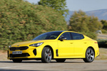 KIA Stinger  3.3 T-GDI 4x4 370 CV GT Turismo Sunset Yellow Exterior Frontal-Lateral 5 puertas