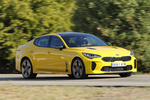 KIA Stinger  3.3 T-GDI 4x4 370 CV GT Turismo Sunset Yellow Exterior Frontal-Lateral 5 puertas