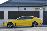 KIA Stinger  3.3 T-GDI 4x4 370 CV GT Turismo Sunset Yellow Exterior Lateral 5 puertas