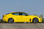 KIA Stinger  3.3 T-GDI 4x4 370 CV GT Turismo Sunset Yellow Exterior Lateral 5 puertas