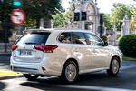Mitsubishi Outlander PHEV Motion Kaiteki Todo terreno Blanco Silky Exterior Lateral-Posterior 5 puertas