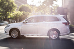 Mitsubishi Outlander PHEV Motion Kaiteki Todo terreno Blanco Silky Exterior Lateral 5 puertas