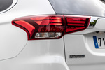 Mitsubishi Outlander PHEV Motion Kaiteki Todo terreno Blanco Silky Exterior Pilotos 5 puertas