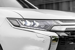 Mitsubishi Outlander PHEV Motion Kaiteki Todo terreno Blanco Silky Exterior Faro 5 puertas