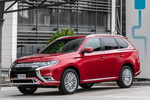 Mitsubishi Outlander PHEV Motion Kaiteki Todo terreno Rojo Orient Exterior Lateral-Frontal 5 puertas