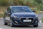 Hyundai i30 Fastback T-GDi 1.4 103 kW (140 CV) DCT Fastback Style Turismo familiar Stargazing Blue Exterior Lateral-Frontal 5 puertas