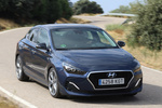 Hyundai i30 Fastback T-GDi 1.4 103 kW (140 CV) DCT Fastback Style Turismo familiar Stargazing Blue Exterior Lateral-Frontal-Cenital 5 puertas
