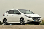 Nissan LEAF 40 kWh Tekna Turismo Blanco Perlado Exterior Frontal-Lateral 5 puertas