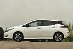Nissan LEAF 40 kWh Tekna Turismo Blanco Perlado Exterior Lateral 5 puertas