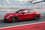 Porsche Panamera GTS GTS Turismo Rojo GTS Exterior Lateral-Frontal 5 puertas
