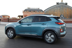 Hyundai Kona El&eacute;ctrico 150 kW (204 CV) 64 kWh El&eacute;ctrico Style Todo terreno Ceramic Blue Exterior Lateral-Posterior 5 puertas