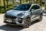 KIA Sportage 1.6 CRDi 100 kW (136 CV) 7DCT 4x4 Emotion Todo terreno Lunar Silver con Techo Black Pearl Exterior Frontal-Lateral 5 puertas