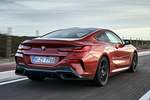 BMW Serie 8 M850i xDrive con paquete carbono M850i Coup&eacute; con paquete carbono Coup&eacute; Sunset Orange Exterior Posterior-Lateral 2 puertas