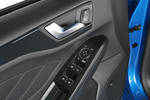Ford Focus 5p 1.0 EcoBoost 92 kW (125 CV) 5p ST Line Turismo Interior Mandos puerta 5 puertas