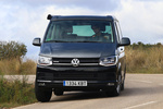 Volkswagen T6 2.0 TDI BMT 110 kW (150 CV) DSG 7 vel. 4MOTION California Beach Veh&iacute;culo comercial Gris Indio Metalizado/Deep Black Efecto Perla Exterior Frontal-Lateral 4 puertas