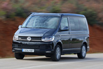 Volkswagen T6 2.0 TDI BMT 110 kW (150 CV) DSG 7 vel. 4MOTION California Beach Veh&iacute;culo comercial Gris Indio Metalizado/Deep Black Efecto Perla Exterior Frontal-Lateral 4 puertas