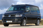 Volkswagen T6 2.0 TDI BMT 110 kW (150 CV) DSG 7 vel. 4MOTION California Beach Veh&iacute;culo comercial Gris Indio Metalizado/Deep Black Efecto Perla Exterior Frontal-Lateral 4 puertas