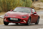 Mazda MX-5 2.0 SKYACTIV-G 184 CV RF Descapotable Soul Red Crystal Exterior Frontal-Lateral 2 puertas