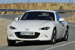 Mazda MX-5 2.0 SKYACTIV-G 184 CV Aut. RF Descapotable Snowflake White Pearl Exterior Frontal-Lateral 2 puertas