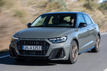 Audi A1 35 TFSI (150 CV) Epic Edition Turismo Gris Cronos / Negro Mitos Exterior Frontal-Lateral 5 puertas