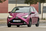 Toyota Aygo 70 x-cite Turismo x-magenta bi-tono Exterior Frontal-Lateral 5 puertas