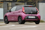 Toyota Aygo 70 x-cite Turismo x-magenta bi-tono Exterior Posterior-Lateral 5 puertas