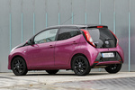 Toyota Aygo 70 x-cite Turismo x-magenta bi-tono Exterior Lateral-Posterior 5 puertas