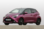 Toyota Aygo 70 x-cite Turismo x-magenta bi-tono Exterior Lateral-Frontal 5 puertas