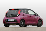 Toyota Aygo 70 x-cite Turismo x-magenta bi-tono Exterior Lateral-Posterior 5 puertas