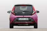 Toyota Aygo 70 x-cite Turismo x-magenta bi-tono Exterior Trasera 5 puertas