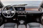 Mercedes-Benz CLA Edition Orange Art Coup&eacute; Turismo Interior Salpicadero 4 puertas
