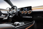 Mercedes-Benz CLA Edition Orange Art Coup&eacute; Turismo Interior Salpicadero 4 puertas