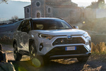Toyota RAV4 Hybrid 220H e-CVT 4x4 (222 CV) Feel! Todo terreno Bi-tono Blanco Perlado Exterior Lateral-Frontal 5 puertas
