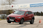 Mazda CX-3 2.0 SKYACTIV-G 89 kW (121 CV) Zenith Todo terreno Soul Red Crystal Exterior Maniobra de Esquiva 5 puertas
