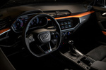 Audi Q3 45 TFSI quattro S tronic S line (con S line interior y Alc&aacute;ntara naranja) Todo terreno Interior Salpicadero 5 puertas