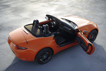 Mazda MX-5 2.0 SKYACTIV-G 184 CV Soft Top 30 Aniversario Descapotable Racing Orange Exterior Cenital-Posterior-Lateral 2 puertas