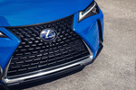 Lexus UX 250h Luxury Todo terreno Azul Celestial Exterior Parrilla 5 puertas