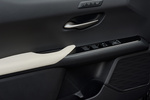 Lexus UX 250h Luxury Todo terreno Interior Puerta 5 puertas