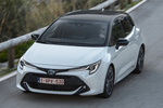 Toyota Corolla hybrid 125H Feel! Turismo Bi-tono Blanco Perlado Exterior Cenital-Frontal-Lateral 5 puertas