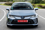 Toyota Corolla hybrid Sedan 125H Sedan Advance Turismo Gris Celestite Exterior Frontal 4 puertas